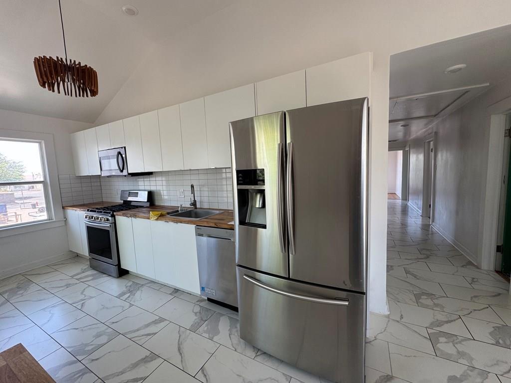 Foto principal - 120 N Austin St