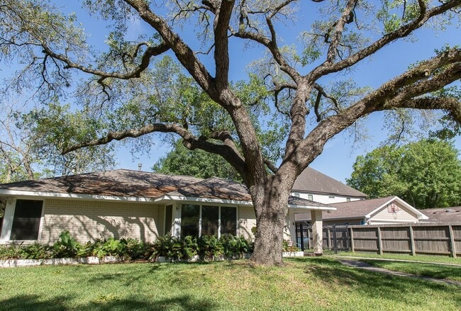 Building Photo - 9010 Linkmeadow Ln