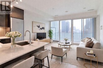 Building Photo - 42 Charles St E