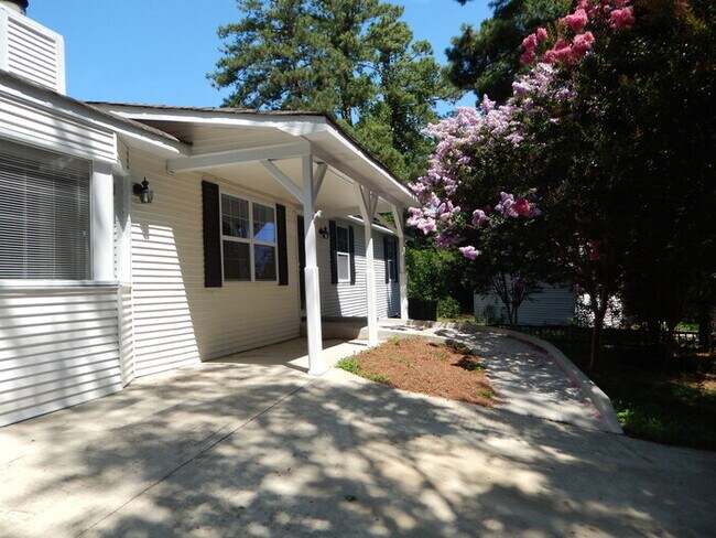 Building Photo - The Ideal Home in Austell