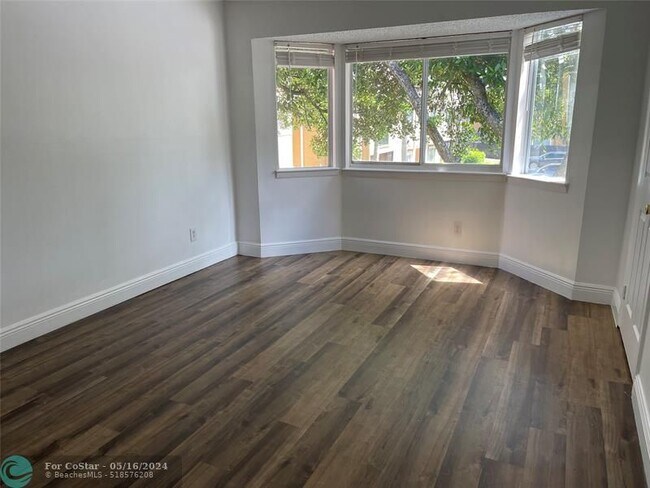 Foto del edificio - 241 SW 84th Ave