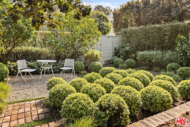 Building Photo - 165 Mabery Rd