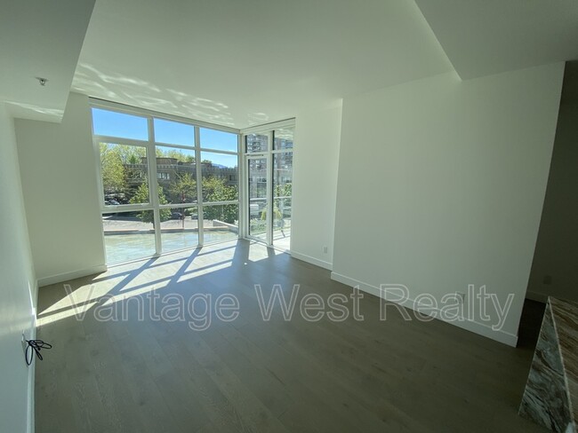 Building Photo - 1151-1151 Sunset Dr