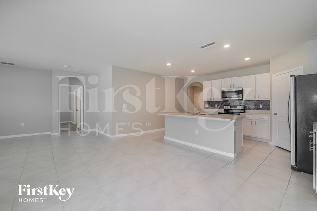 Building Photo - 709 Kindred Ln