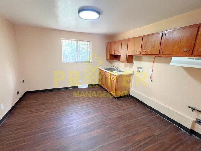 Building Photo - 2 bedrooms 1 bathroom house