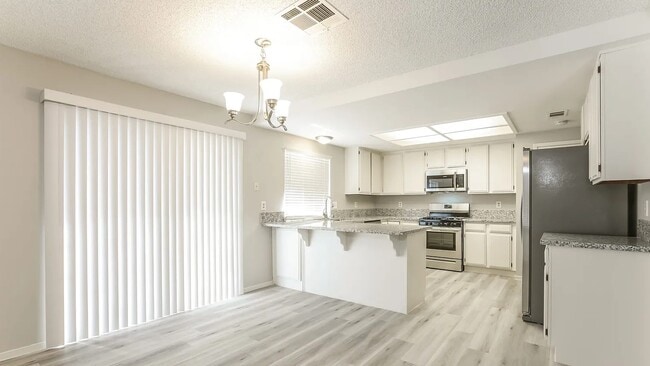 Building Photo - 4006 Avocado Dr