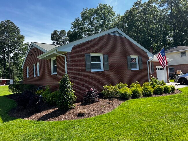 Foto del edificio - 101 Mary Ann Dr