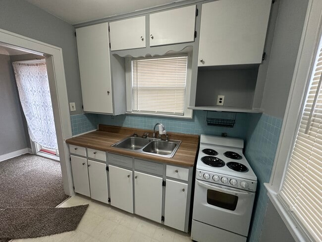 Foto del edificio - 2538 Tiffin St