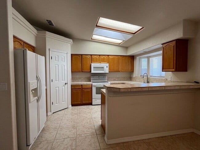 Building Photo - 3 Bedroom - 2 Bath Home