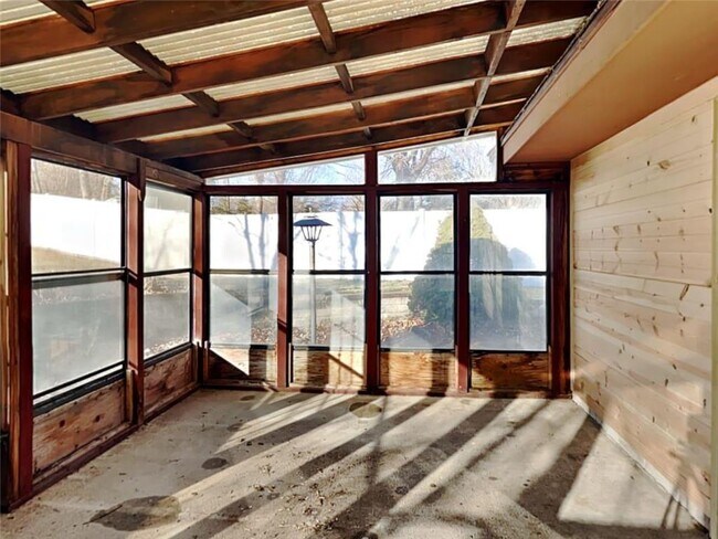 Building Photo - 12928 Viking Dr