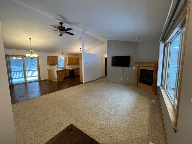 Building Photo - 9239 Evergreen Dr