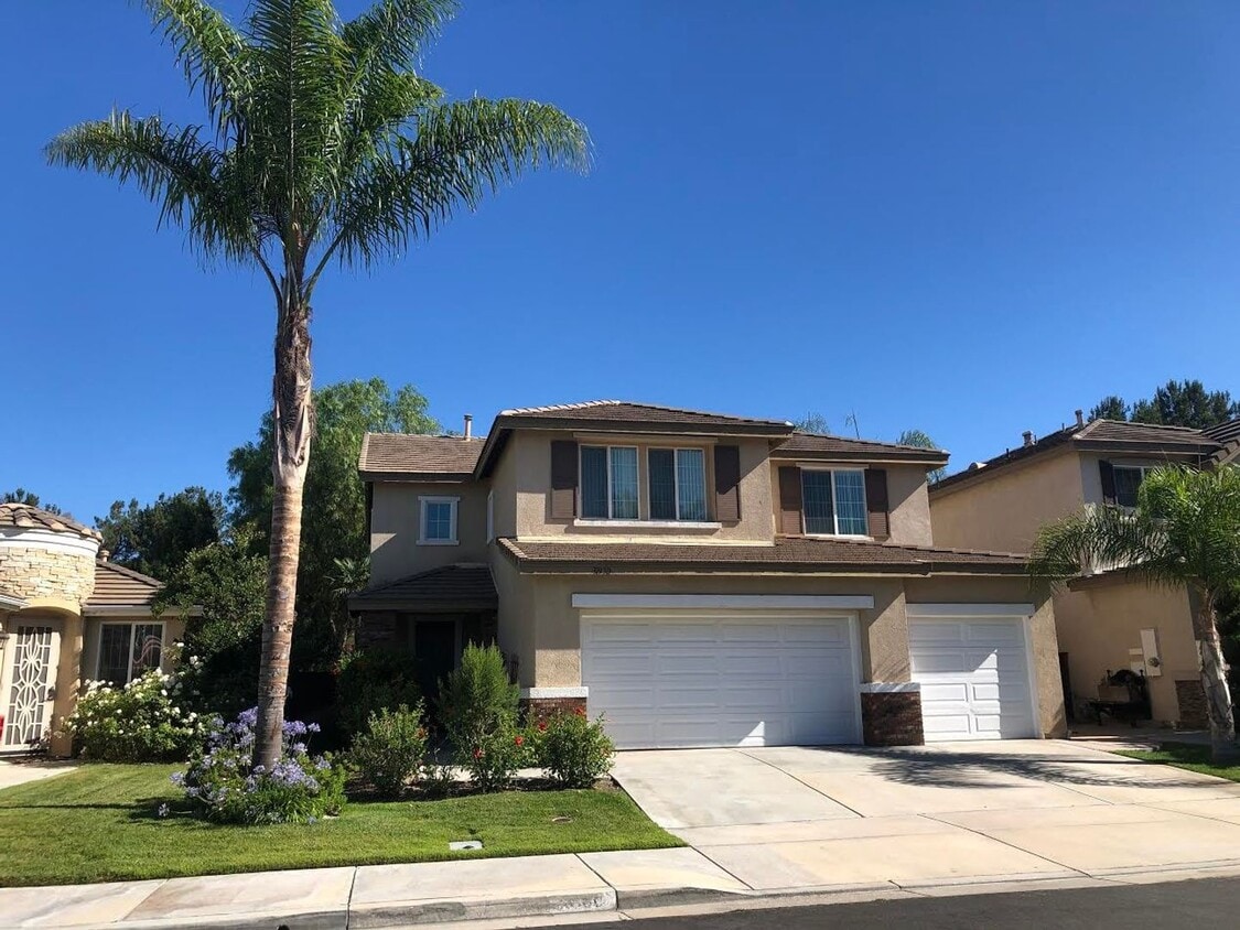 Primary Photo - 4 bed Paseo del Sol Home with Downstairs B...