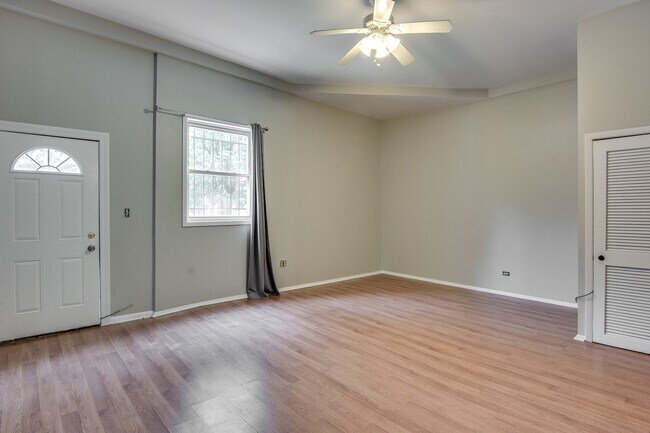 Foto del edificio - 1825 N Kedzie Ave