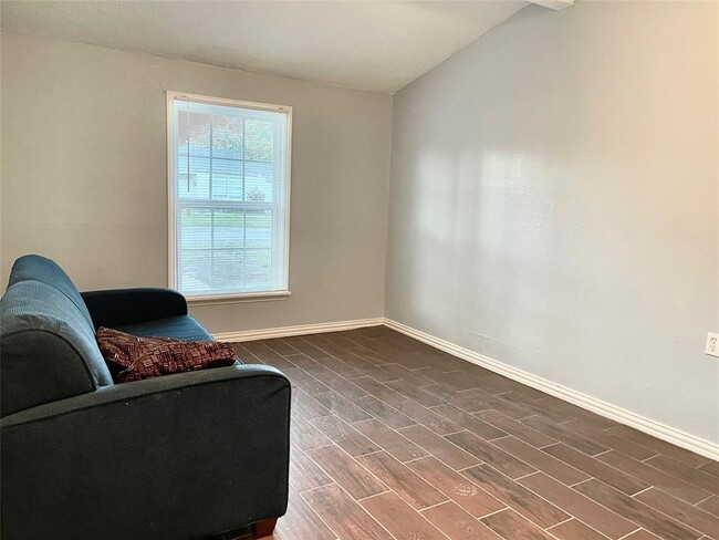 Building Photo - 4813 Sandage Ave