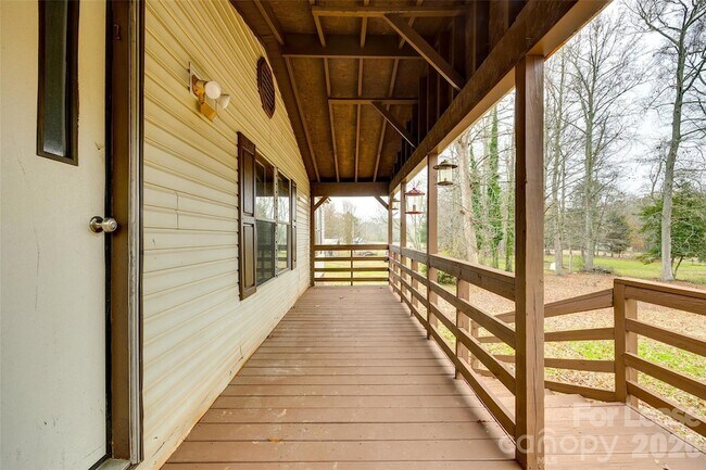 Building Photo - 128 Summer Glen Dr