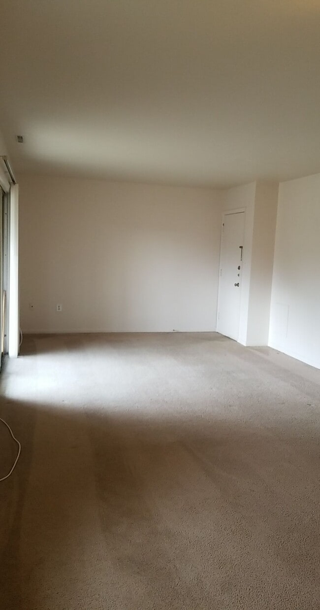 Building Photo - 6502 Carefree Ln