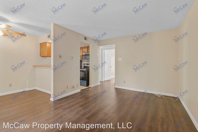 Building Photo - 1 br, 1 bath House - 9520 Royal Lane #209