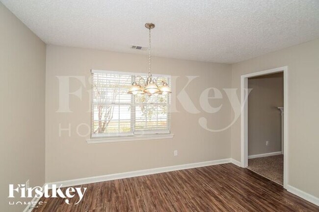 Foto del edificio - 125 Cedar Bend Dr