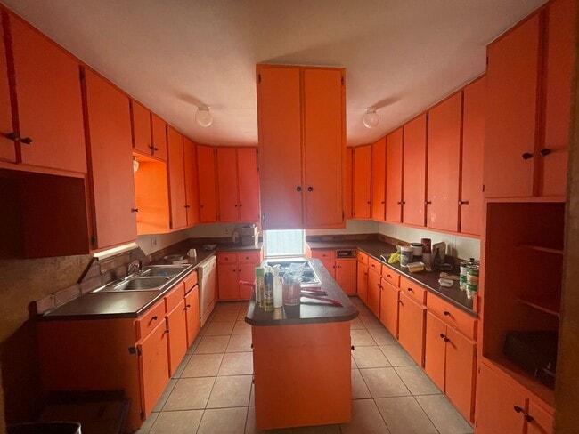 Building Photo - RENT-TO-OWN 3 Bedroom Home with Large Back...