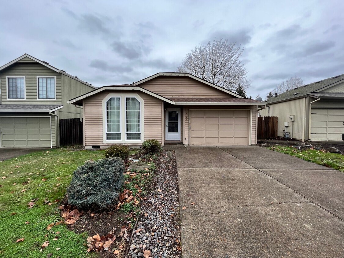 Primary Photo - Beautiful 3 Bed 2 Bath Rand Home in Tigard...