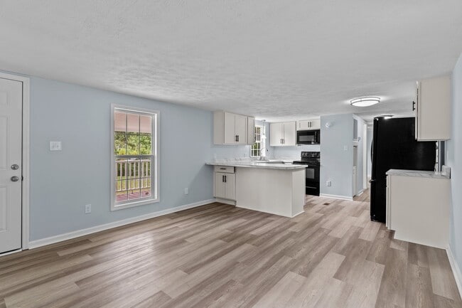 Building Photo - 2061 Center Ct SW