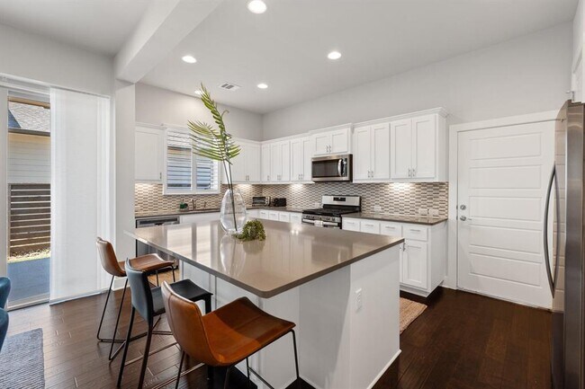 Building Photo - 1506 Arcilla St
