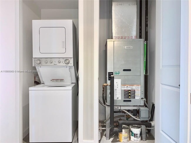 Building Photo - 1600 NE 1st Ave