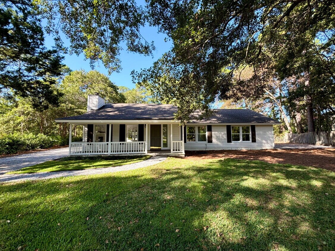 Foto principal - Completely Remodeled Ranch Style Home in t...