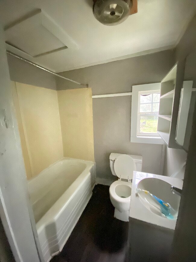 Building Photo - 2608 6th Ave N