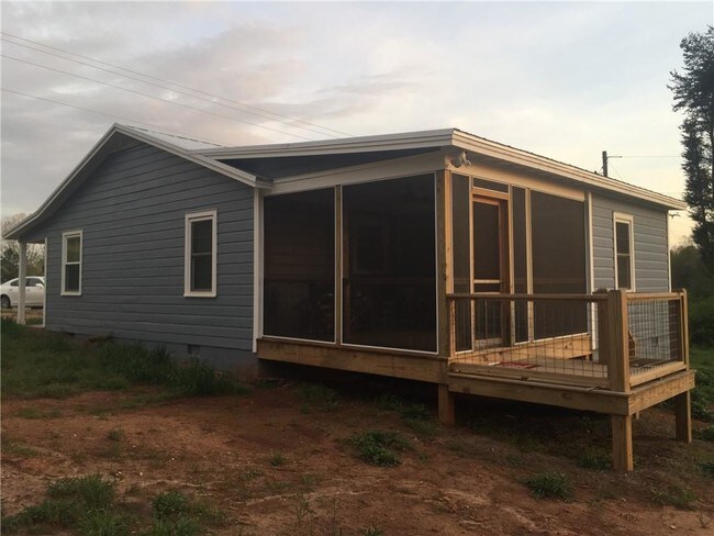 Building Photo - 231 S Retreat Rd