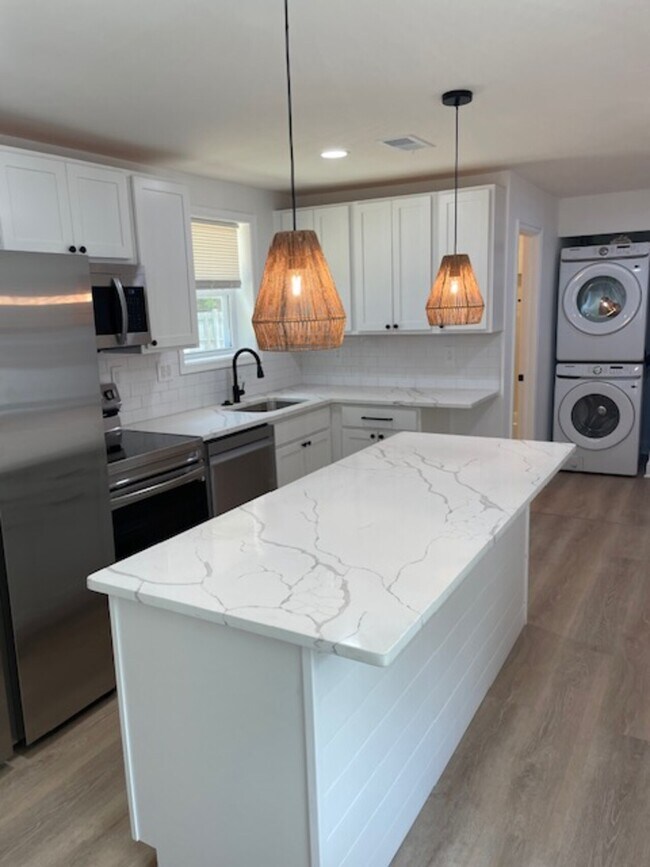 Building Photo - 3211 Newkirk Ave