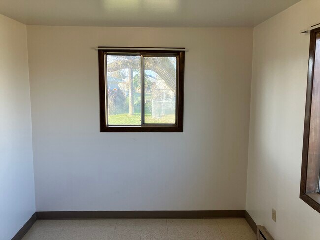 Foto del edificio - 1203 Larson Blvd