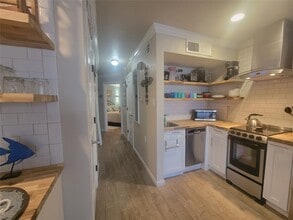 Building Photo - 6300 Seawall Blvd