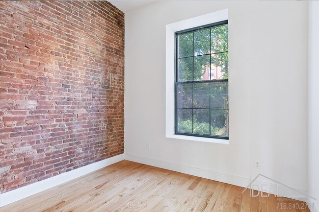 Foto del edificio - 750 Monroe St