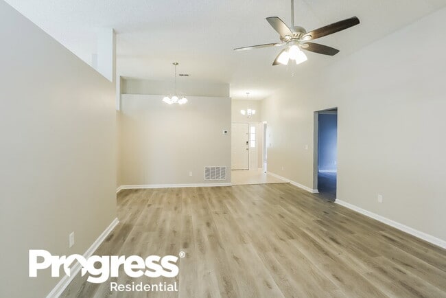 Foto del edificio - 7717 Fawn Lake Dr S