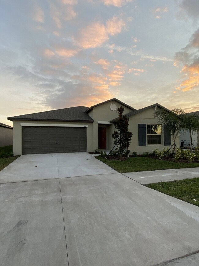 "Spacious 4-Bed, 2-Bath Gem with 1936 Sq Ft of Comfort in Riverview, FL!" - "Spacious 4-Bed, 2-Bath Gem with 1936 Sq Ft of Comfort in Riverview, FL!" Apartment