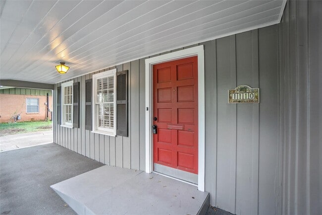 Building Photo - 1110 Woods Dr