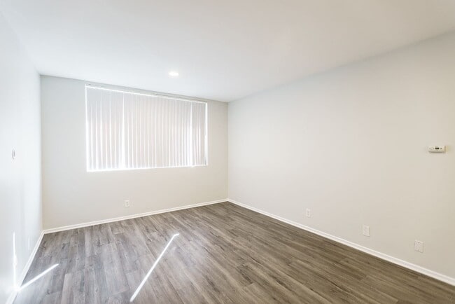 Interior Photo - 11645 Gorham Ave