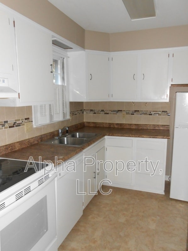 Building Photo - 815 Edwards Rd