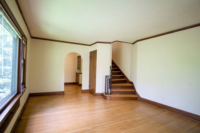 Building Photo - 912 SW Vista Ave