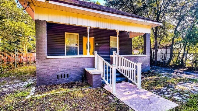 Building Photo - 3113 Phyllis St