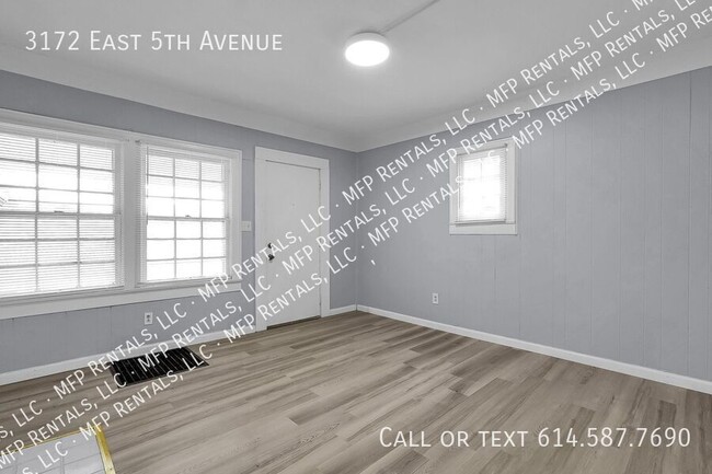 Building Photo - Beautifully Updated Apartment in a Prime L...