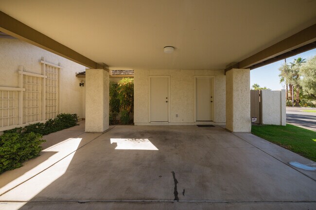 Building Photo - 1501 E Nicolet Ave