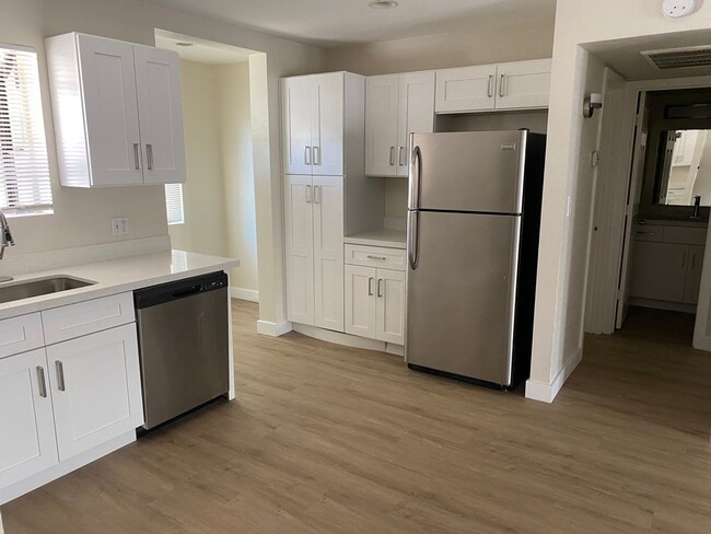 Building Photo - Fully Remodeled! 2 bed 2 bath Town-home in...