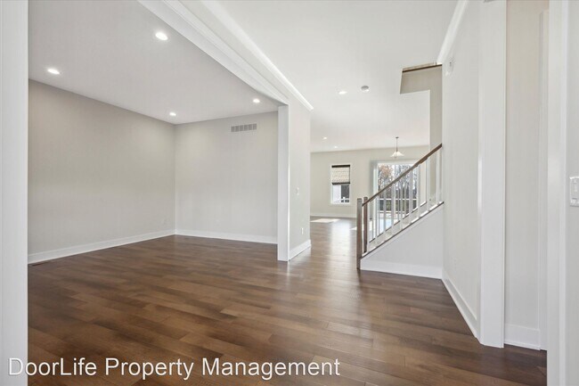 Building Photo - 5 br, 4.5 bath House - 57 Milford Rd