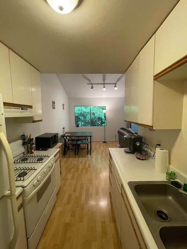 Primary Photo - 3742 Hughes Ave