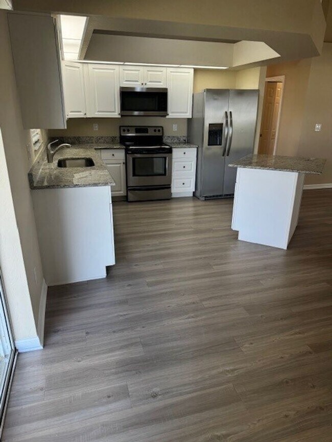 Building Photo - Cape Coral Home!