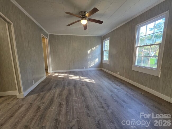 Building Photo - 4723 Linden St