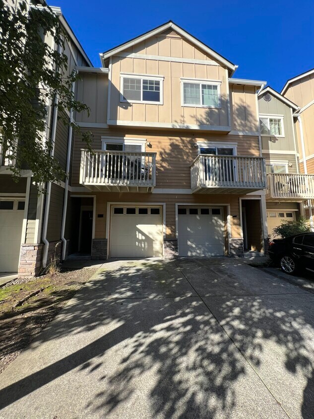 Foto principal - 18465 SW Stepping Stone Dr
