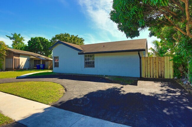 Foto del edificio - 8120 SW 4th Ct